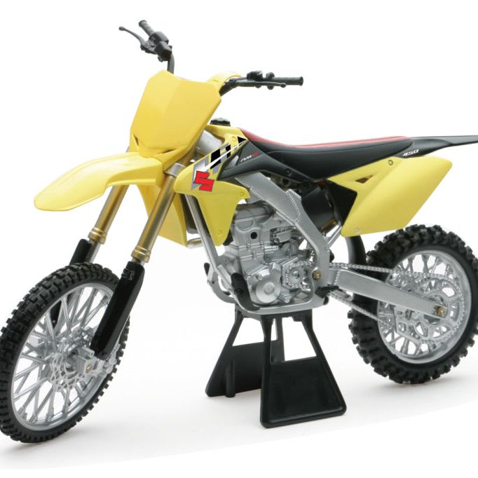 New Ray Toys Suzuki RM-Z450 Dirt Bike/ Scale - 1:6