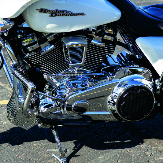 Kuryakyn Oil Cooler Cover Milwaukee-8 Chrome