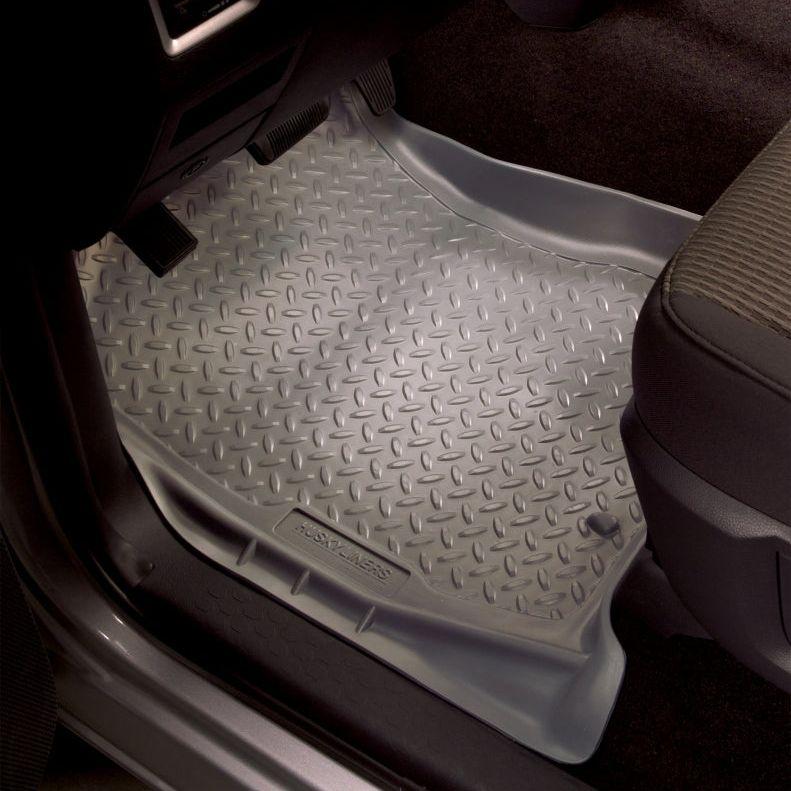 Husky Liners 80-91 Chevy Blazer/GMC Jimmy (2DR/4WD)/Suburban Classic Style Black Floor Liners