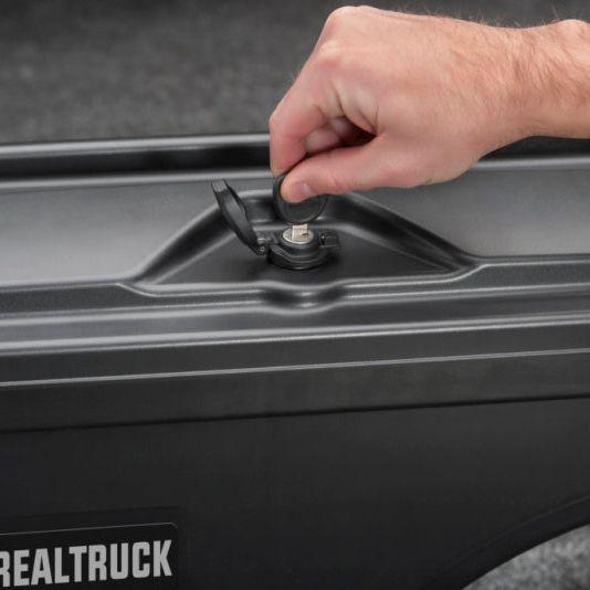 UnderCover 07-18 Chevy Silverado 1500 (19 Legacy) Drivers Side Swing Case - Black Smooth