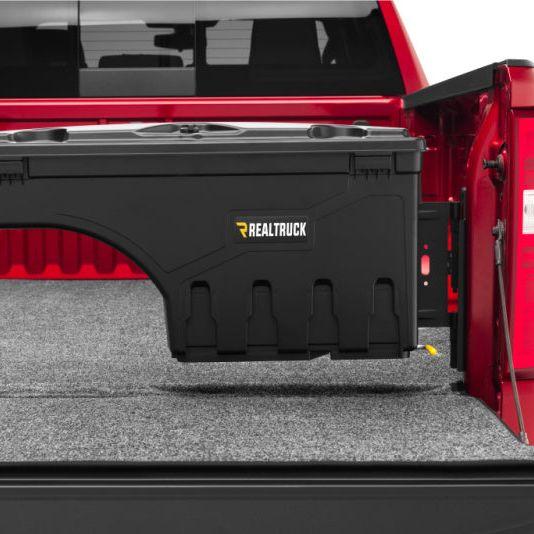 UnderCover 07-18 Chevy Silverado 1500 (19 Legacy) Passengers Side Swing Case - Black Smooth